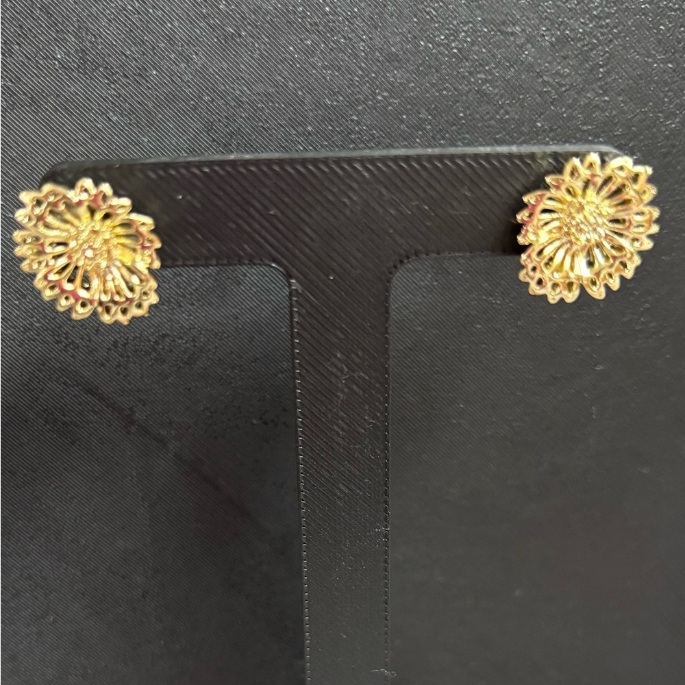 Kendra Scott Brielle Floral Stud Earrings - Picture 5 of 6